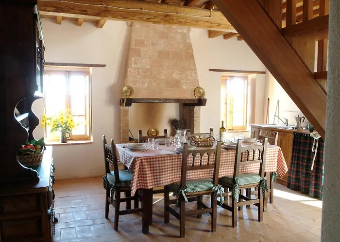 Nidodelfalcone Agriturismo مزرعة للإقامة