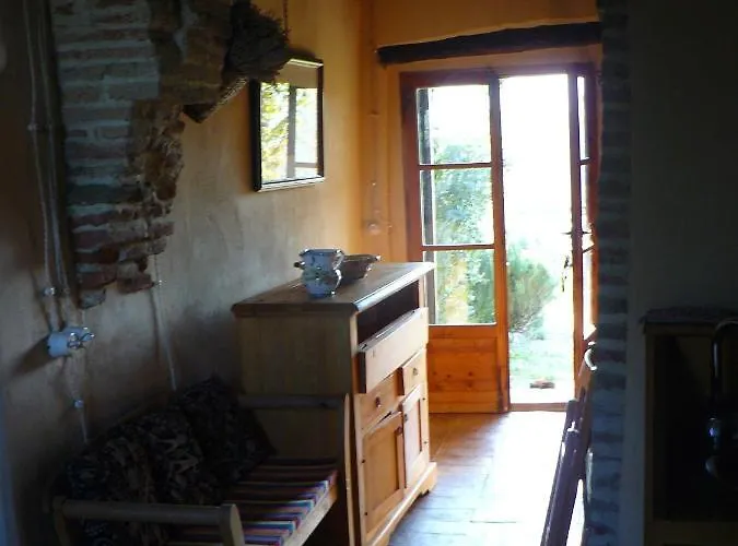 Nidodelfalcone Agriturismo مزرعة للإقامة *