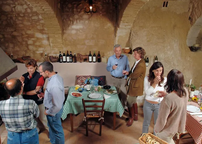 مزرعة للإقامة Nidodelfalcone Agriturismo *